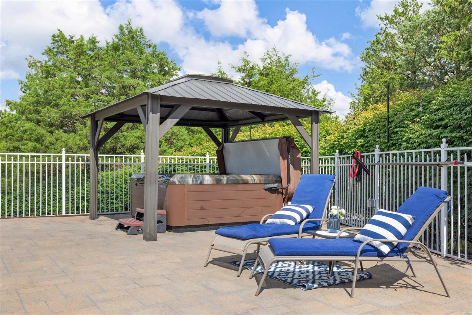 Cedar Pointe - Residential