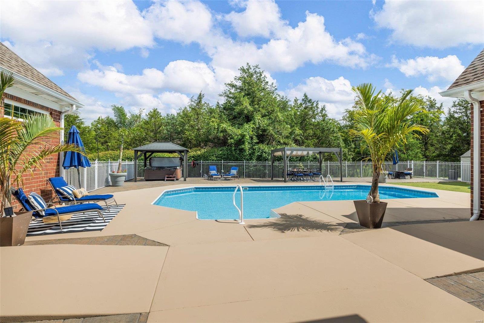 Cedar Pointe - Residential