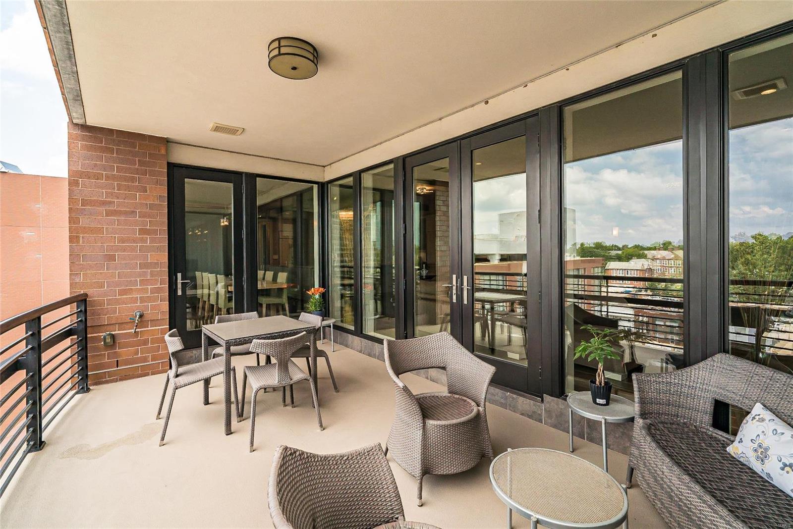 Crescent Condo - Residential