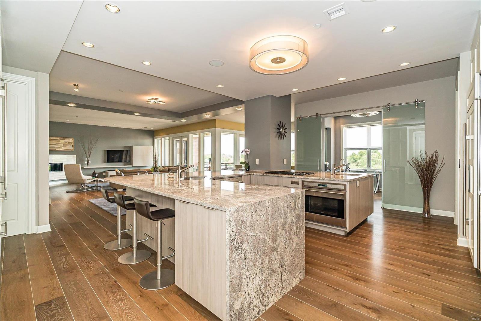 Crescent Condo - Residential