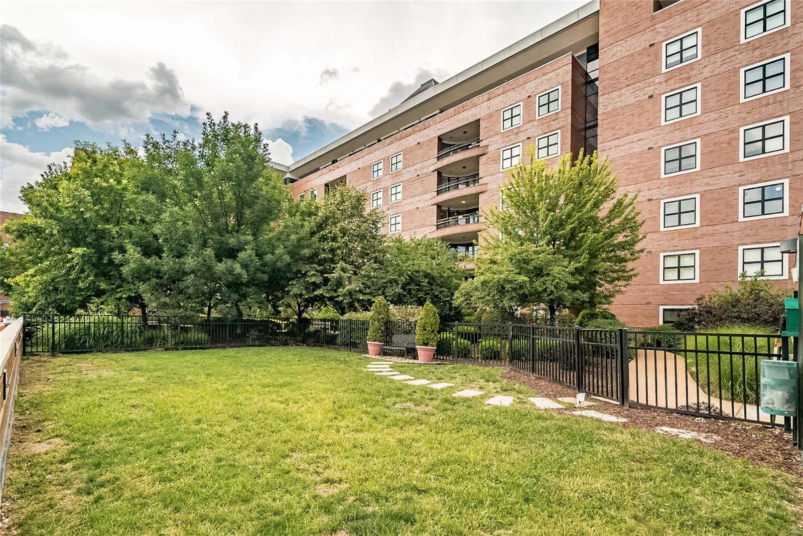 Crescent Condo - Residential