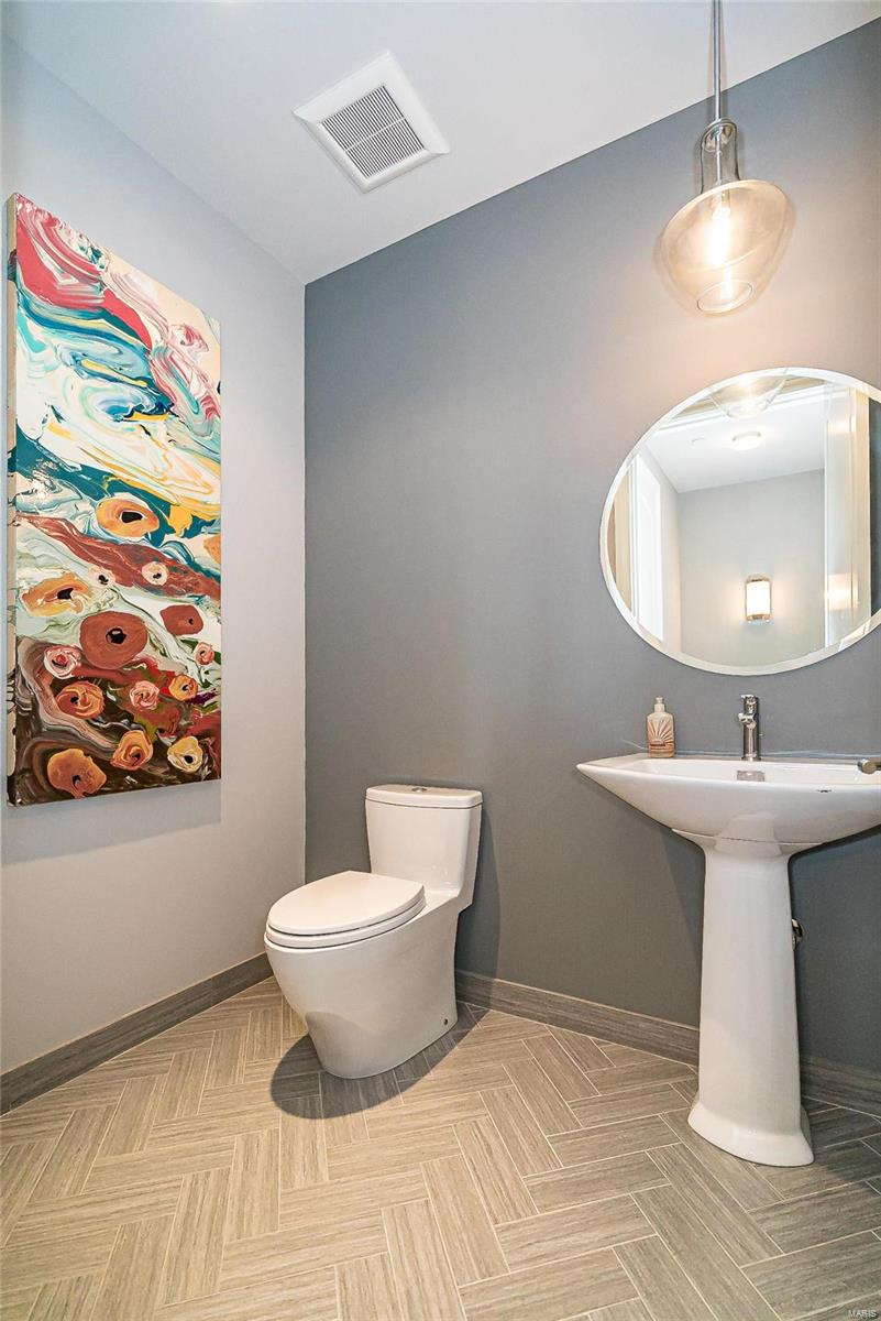 Crescent Condo - Residential