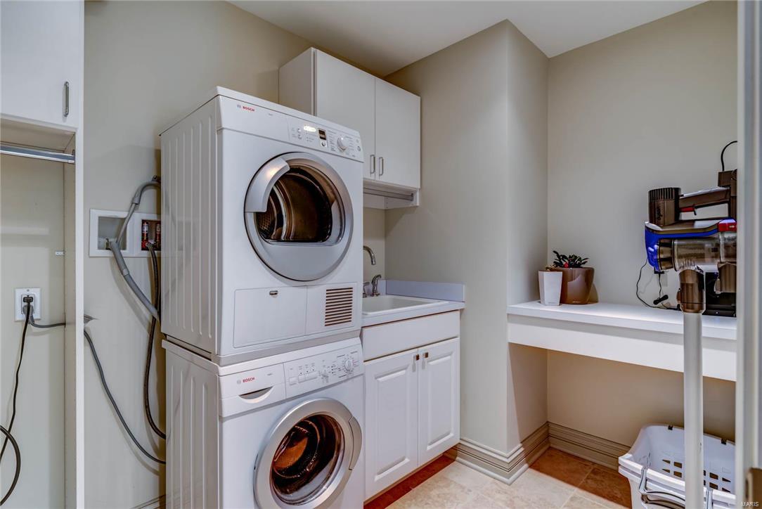 Park Plaza Residential Condo - Residential