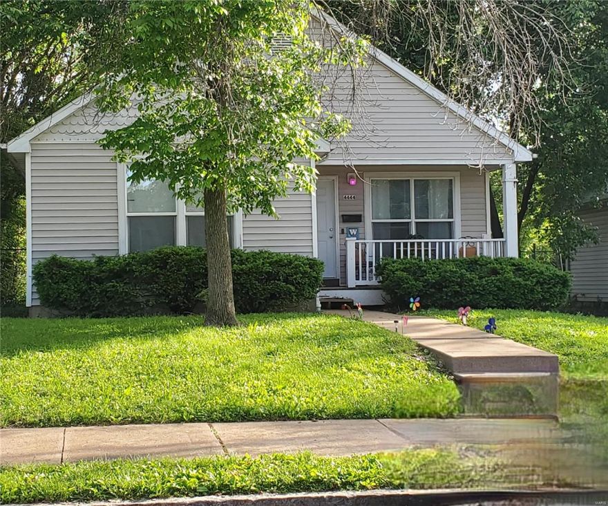Professionally managed property with long-term tenant. The offer must include proof of funds - a letter from the bank or a bank statement showing the buyer or business name. A contract is required to view the property. Please do not disturb the tenant.
