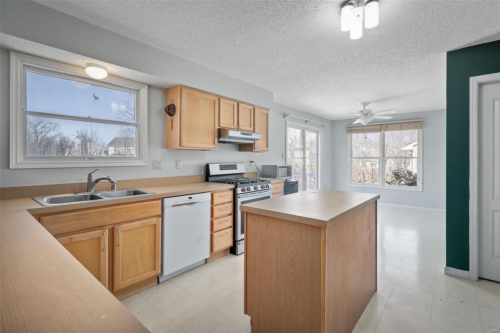 St Peters, Missouri 63376, United States, 3 Bedrooms Bedrooms, ,3 BathroomsBathrooms,Residential,Active,80119