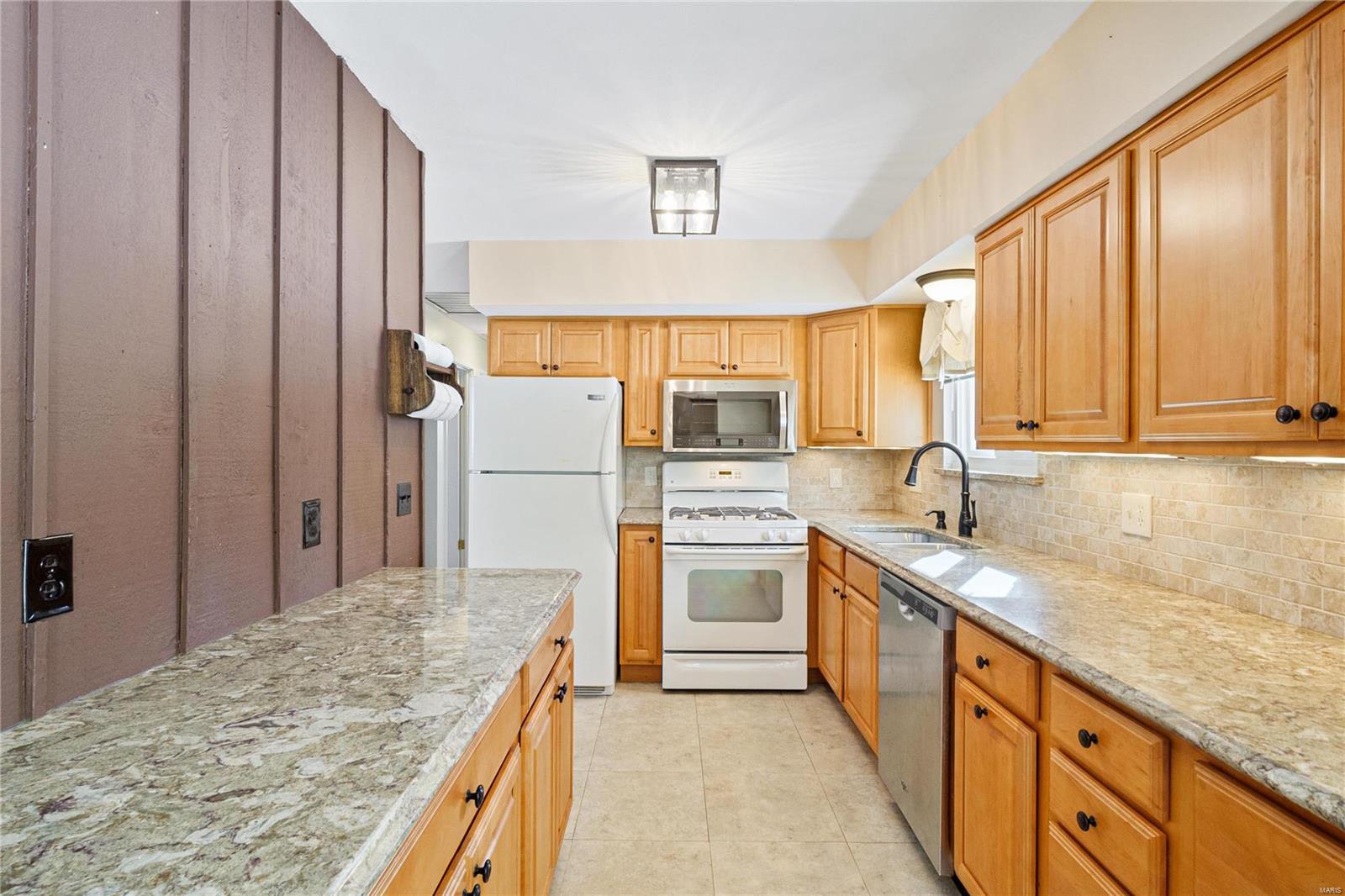 Ballwin, Missouri 63011, United States, 3 Bedrooms Bedrooms, ,2 BathroomsBathrooms,Residential,Pending,25757