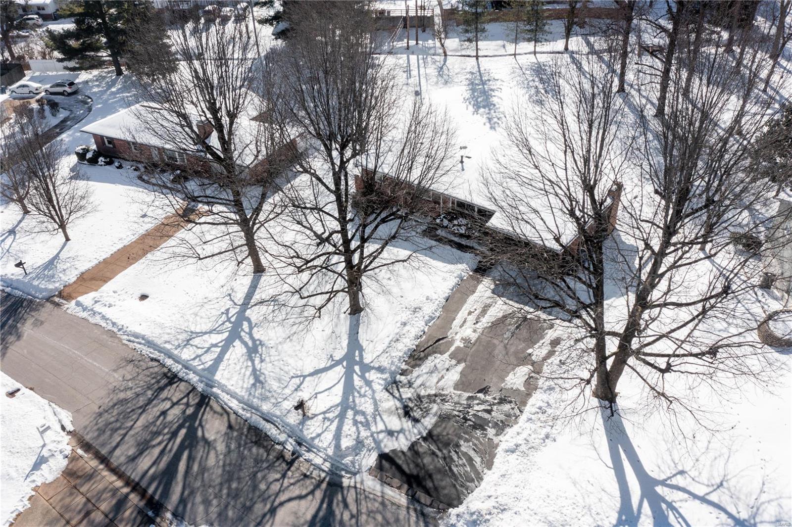 Ballwin, Missouri 63011, United States, 3 Bedrooms Bedrooms, ,2 BathroomsBathrooms,Residential,Pending,25757