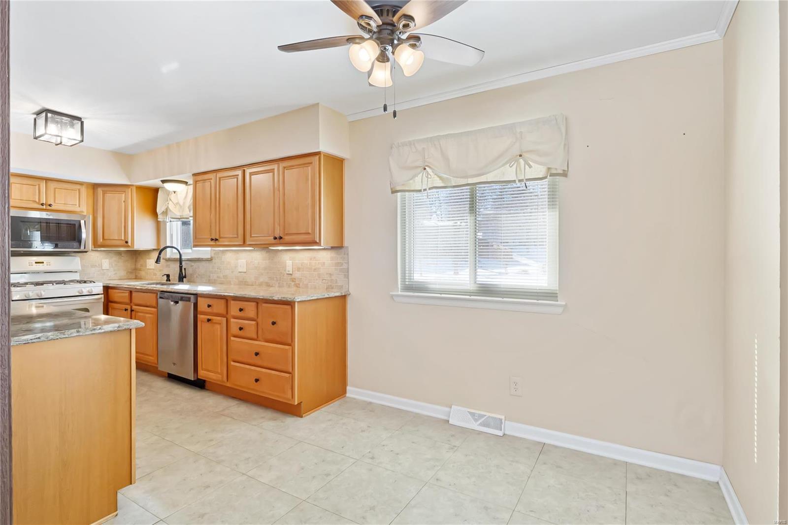 Ballwin, Missouri 63011, United States, 3 Bedrooms Bedrooms, ,2 BathroomsBathrooms,Residential,Pending,25757