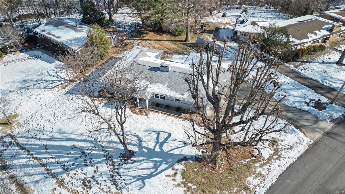 Edwardsville, Illinois 62025, United States, 3 Bedrooms Bedrooms, ,1 BathroomBathrooms,Residential,Pending,15104