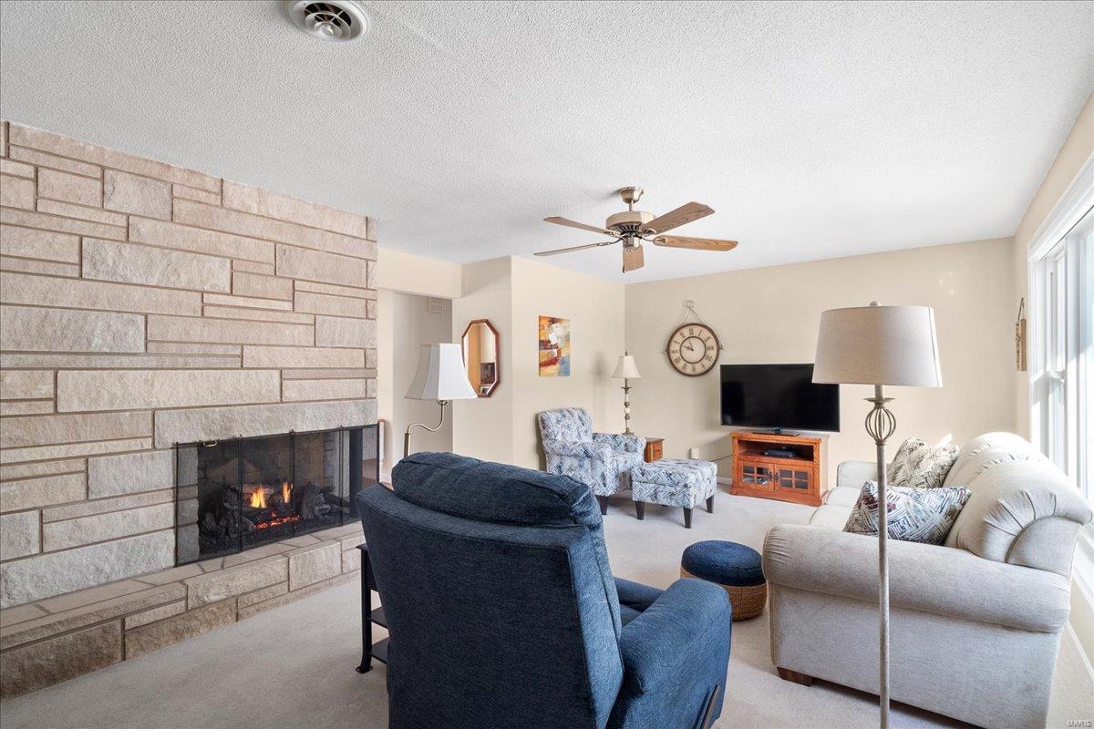 Edwardsville, Illinois 62025, United States, 3 Bedrooms Bedrooms, ,1 BathroomBathrooms,Residential,Pending,15104