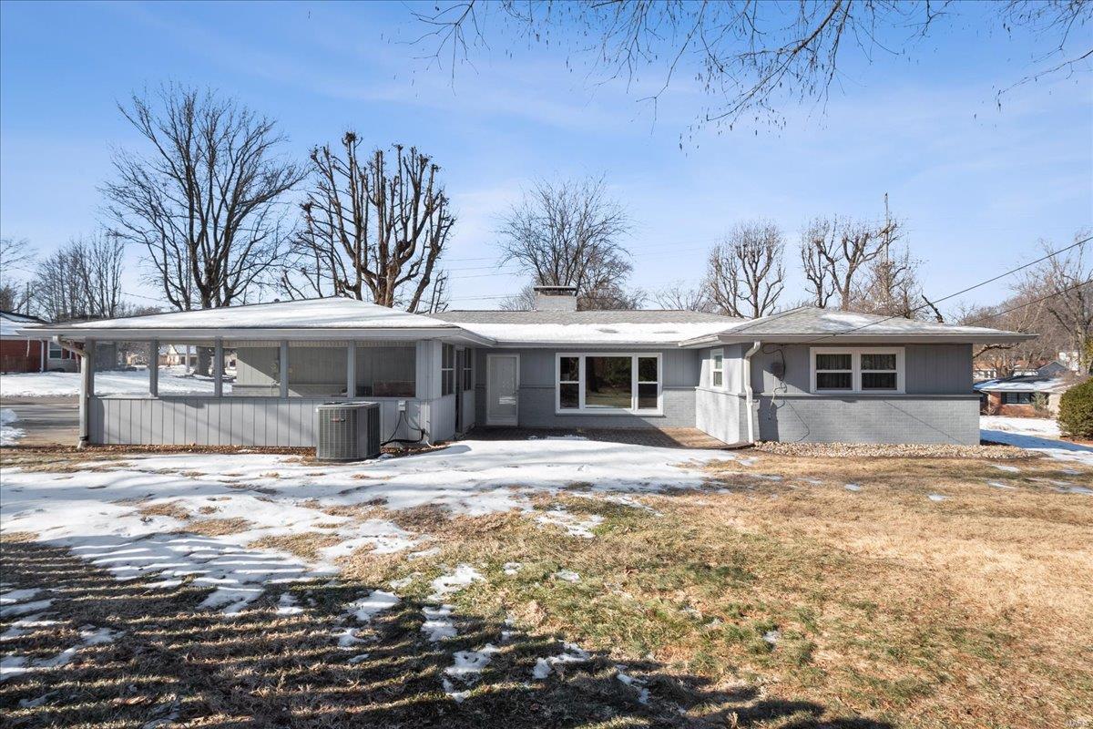 Edwardsville, Illinois 62025, United States, 3 Bedrooms Bedrooms, ,1 BathroomBathrooms,Residential,Pending,15104