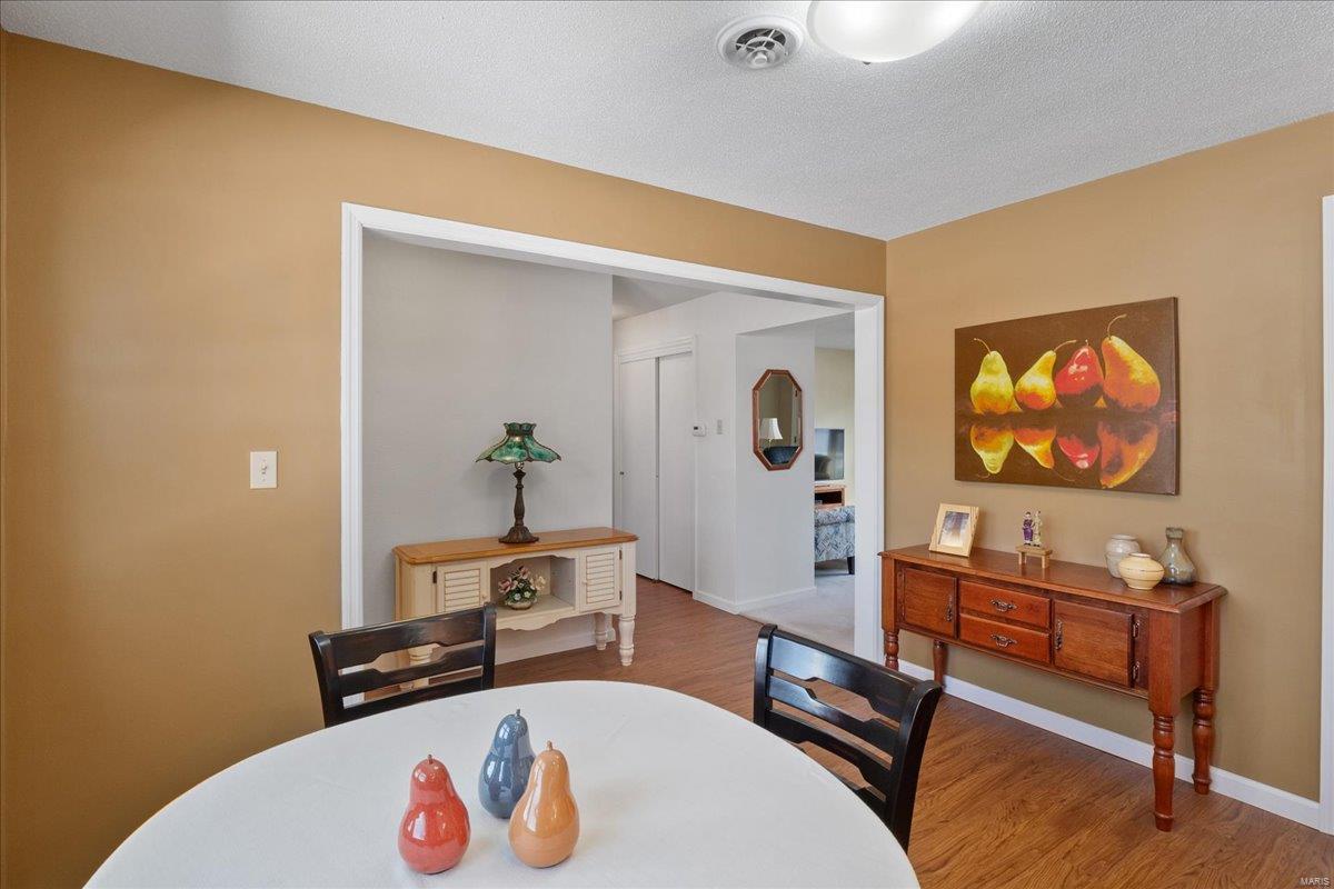 Edwardsville, Illinois 62025, United States, 3 Bedrooms Bedrooms, ,1 BathroomBathrooms,Residential,Pending,15104