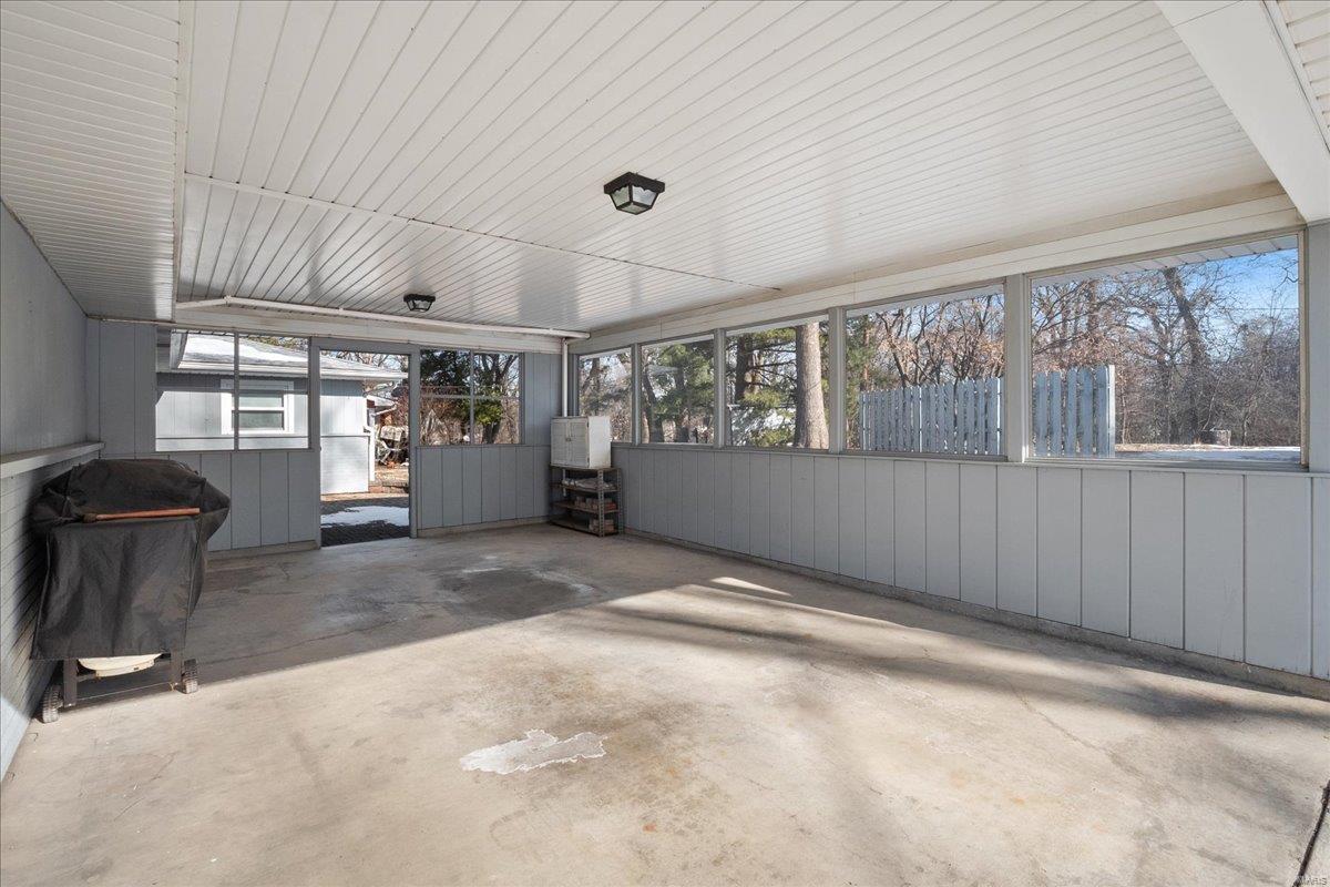 Edwardsville, Illinois 62025, United States, 3 Bedrooms Bedrooms, ,1 BathroomBathrooms,Residential,Pending,15104