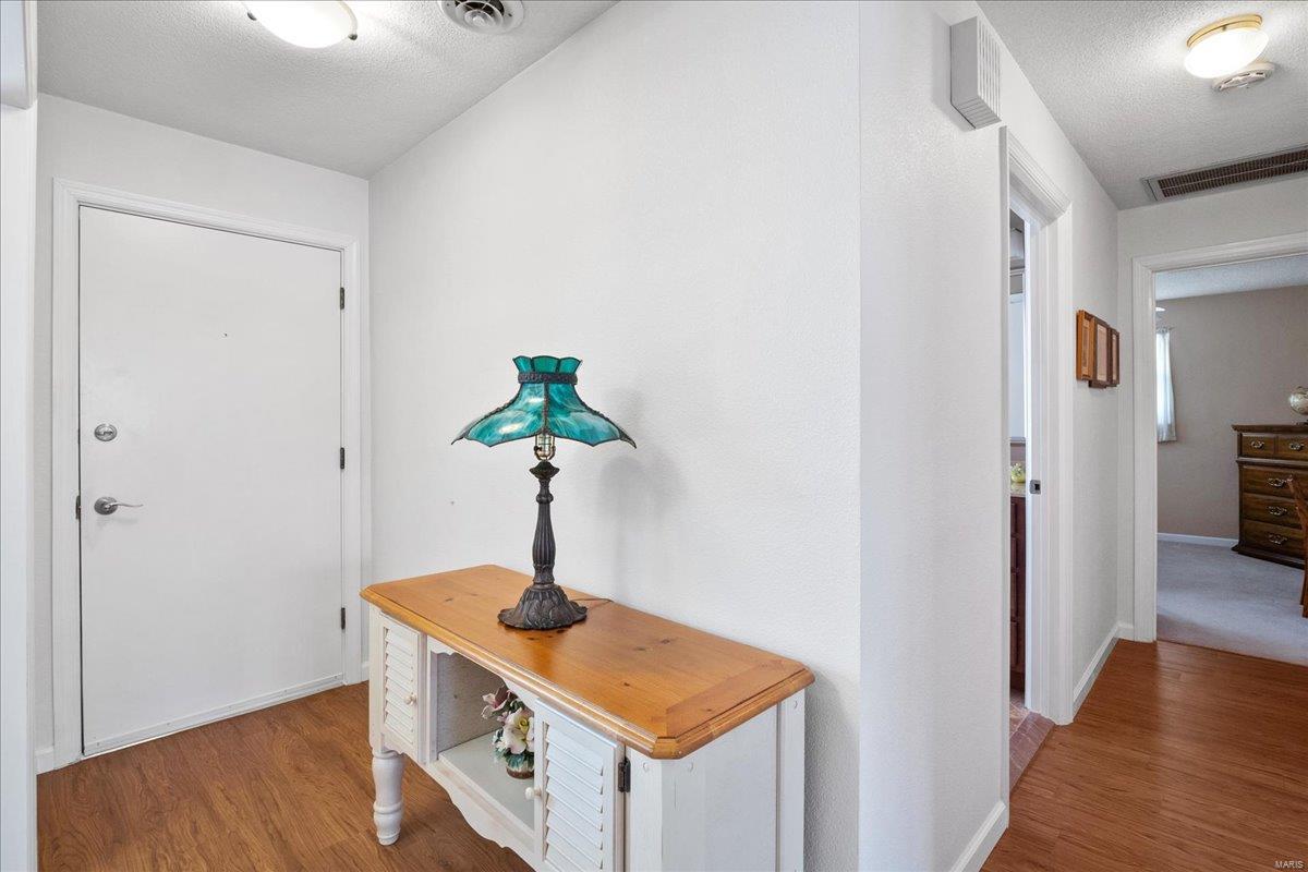 Edwardsville, Illinois 62025, United States, 3 Bedrooms Bedrooms, ,1 BathroomBathrooms,Residential,Pending,15104