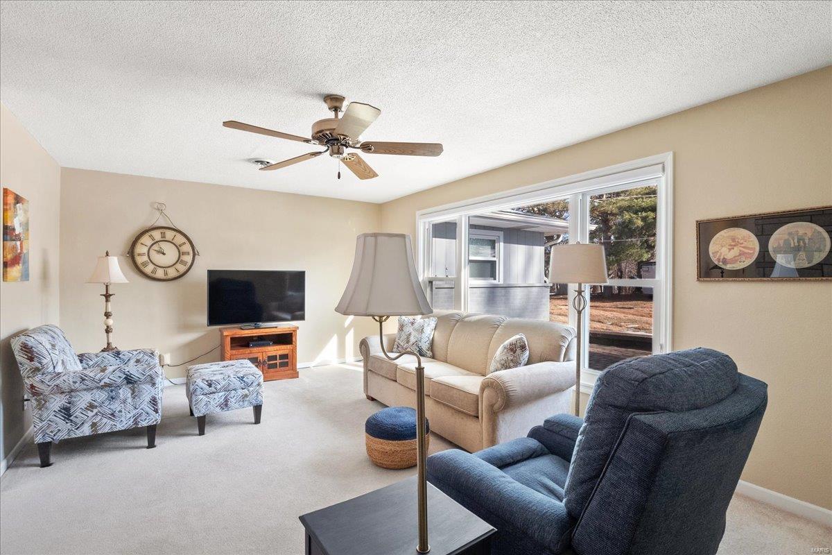 Edwardsville, Illinois 62025, United States, 3 Bedrooms Bedrooms, ,1 BathroomBathrooms,Residential,Pending,15104