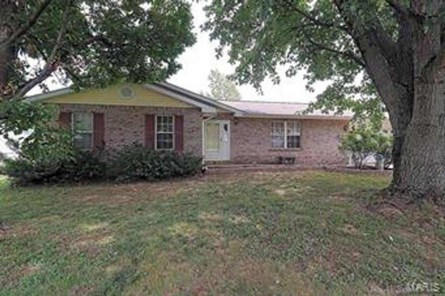 Great starter home in North County School District. 3 bedroom, 2 bath home with attached garage, large deck and great back yard.
The large living room adjoins the dining room/kitchen making the perfect space to spend time with family or friends. The spacious master bedroom & bath make the perfect space to end your day! This home is located close to the city park, schools and shopping.  Call for a showing today!