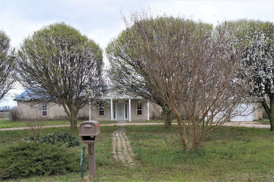 Looking to invest in a country home with quite living? Look no further! This 3-bedroom 2 bath home in need of some TLC, offers a large footprint at over 2500 square feet! Large living room, kitchen, dining room, and spacious family room. 2-car garage with openers, new water heater, and central heat and air. Master suite with full bath and large walk-in closet. Fenced in backyard, 18 X 20 storage shed, and mature trees. Conventional financing or cash offers only! Lot size 111.75 X 170 MLS1770