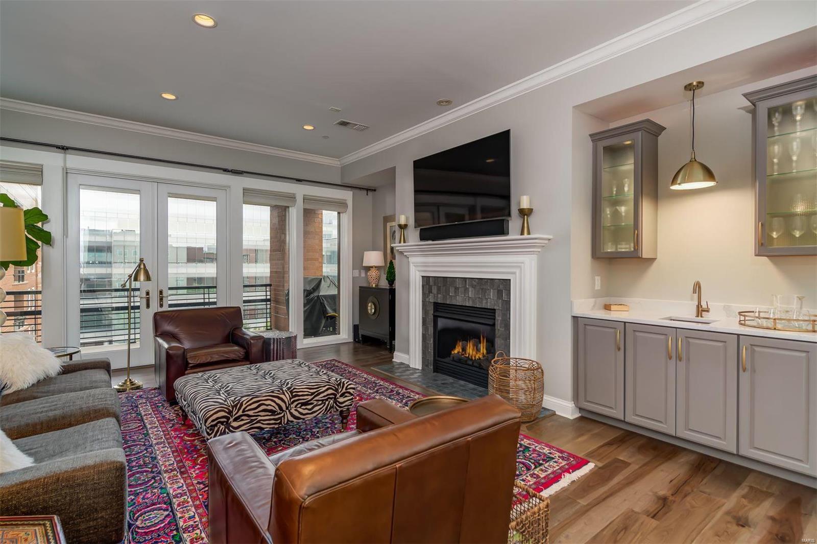 Crescent Condo - Residential