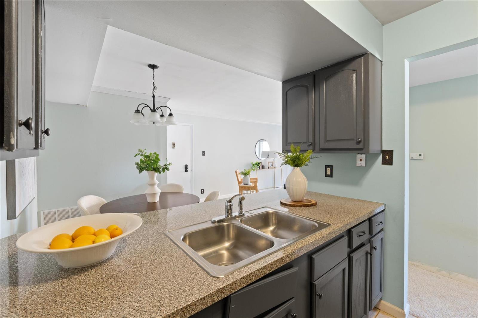 St Louis, Missouri 63122, United States, 2 Bedrooms Bedrooms, ,1 BathroomBathrooms,Residential,Pending,27458