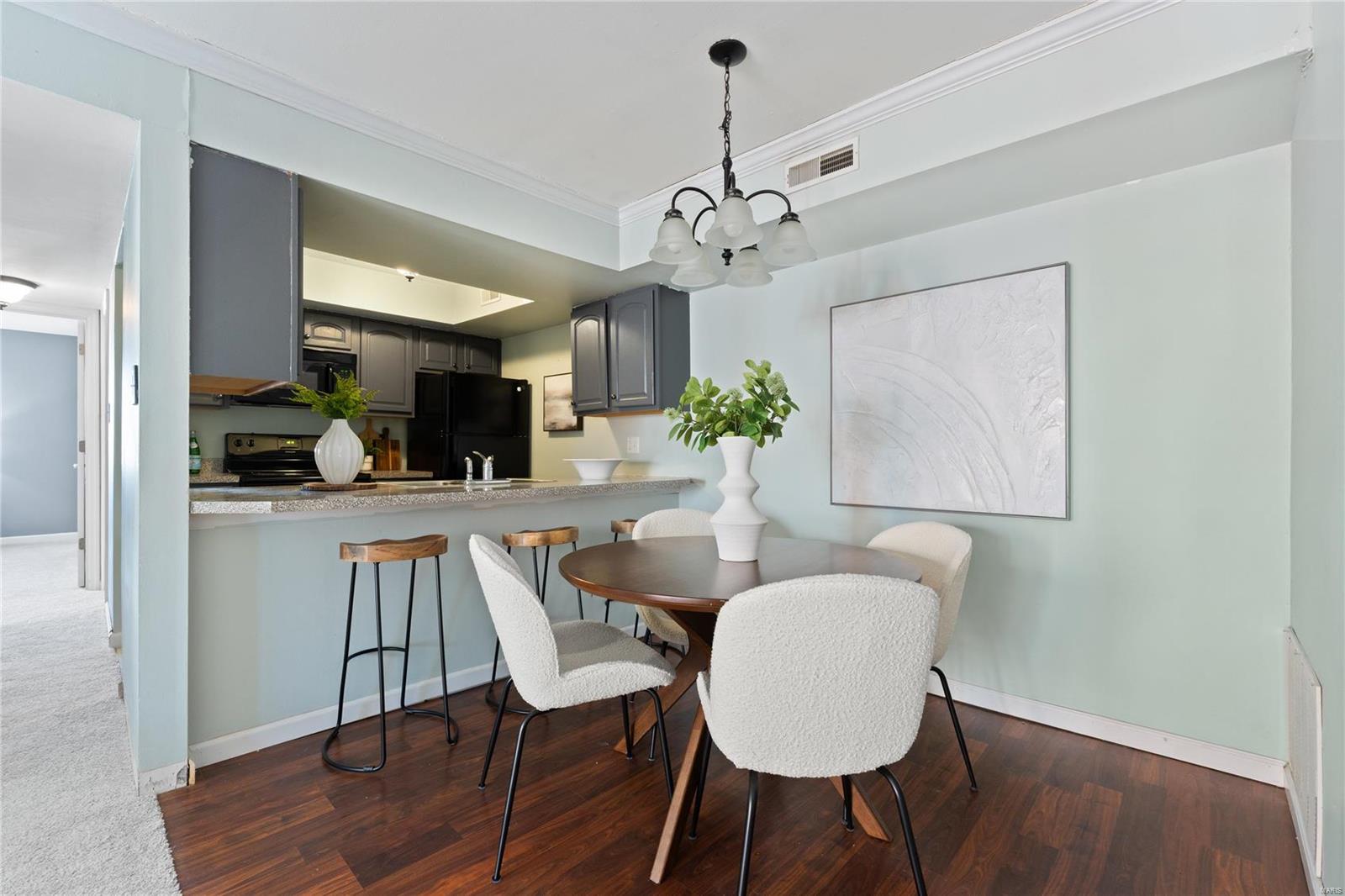 St Louis, Missouri 63122, United States, 2 Bedrooms Bedrooms, ,1 BathroomBathrooms,Residential,Pending,27458