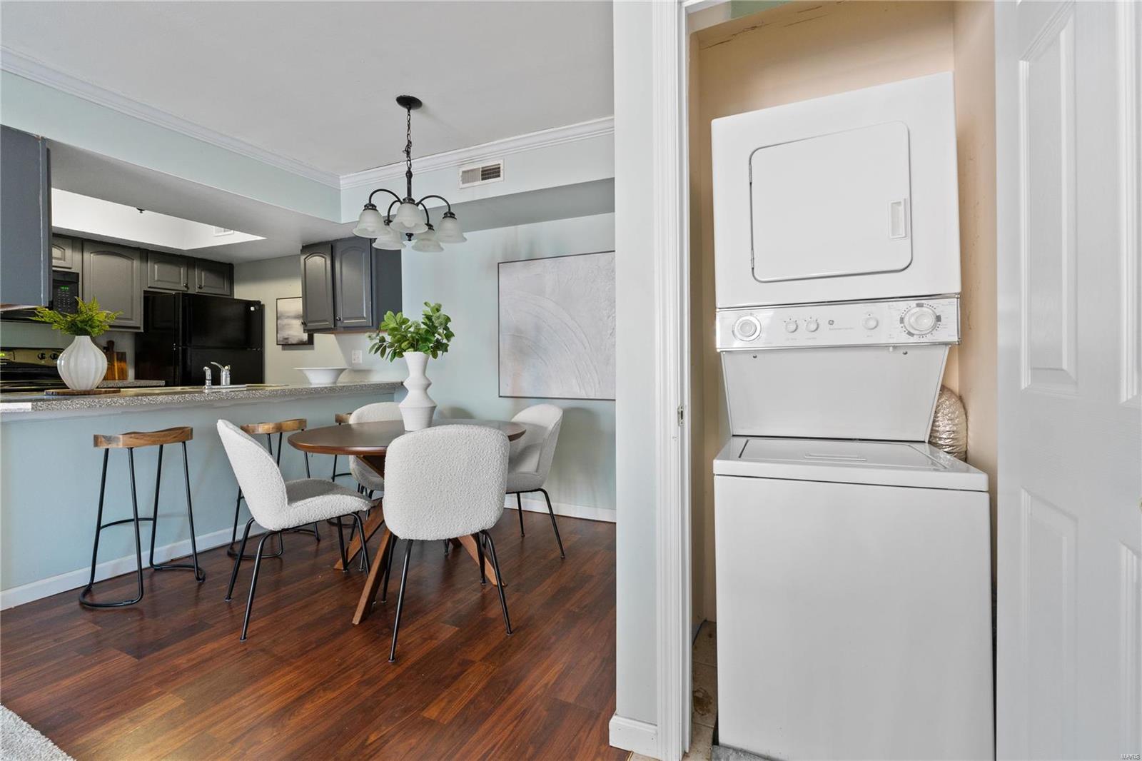 St Louis, Missouri 63122, United States, 2 Bedrooms Bedrooms, ,1 BathroomBathrooms,Residential,Pending,27458