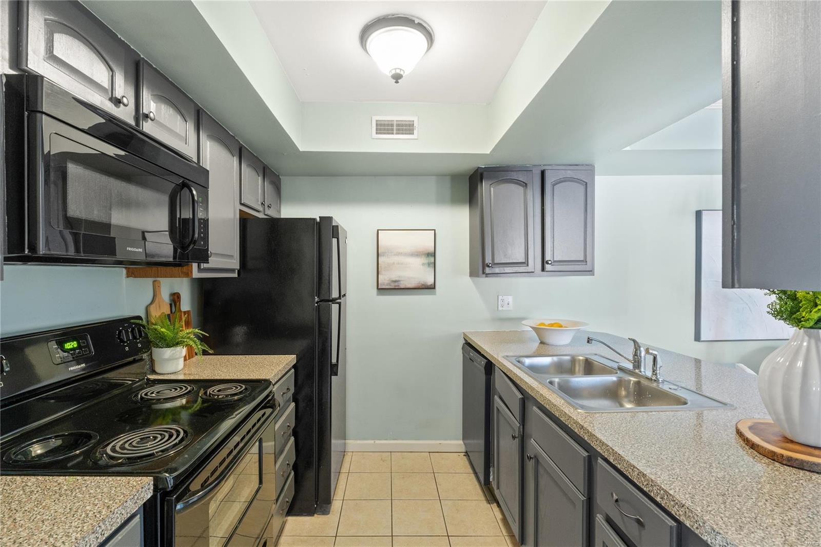 St Louis, Missouri 63122, United States, 2 Bedrooms Bedrooms, ,1 BathroomBathrooms,Residential,Pending,27458