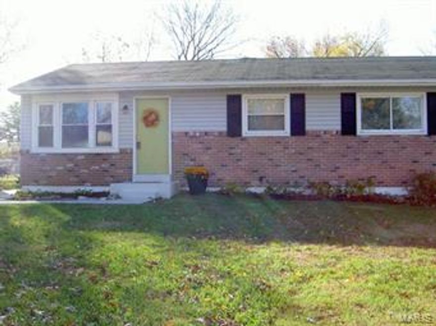 New Price! Sold "AS IS". Freshly painted throughout, new front concrete walk and landing, fresh landscaping. This home has lots of space for a growing family. Original home had 3 bedrooms and a bath. An addition to the home brought a main floor family room and a master bedroom suite with walk-in closet and full bath with whirlpool tub. There is a need for a new hot water heater for the master bath. All the plumbing is intact for that room as well as the new ceramic tile wall and flooring. A new roof was put on 3 years ago.  The lower level has a huge rec/rm and large utility room with  drain tile installed and a sump pump. No water came in during these last heavy rains. All appliances stay. There are thermal windows in most rooms.
Very affordable for this size home in the Lindbergh School District. Kitchen can use some "sprucing up". Floor coverings need replacement and hardwood floors need sanding.