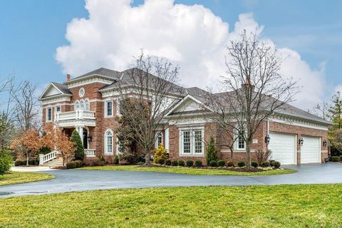 Photo of 2 Vandiver Lane, Town and Country, MO 63131 (MLS # 23003233)