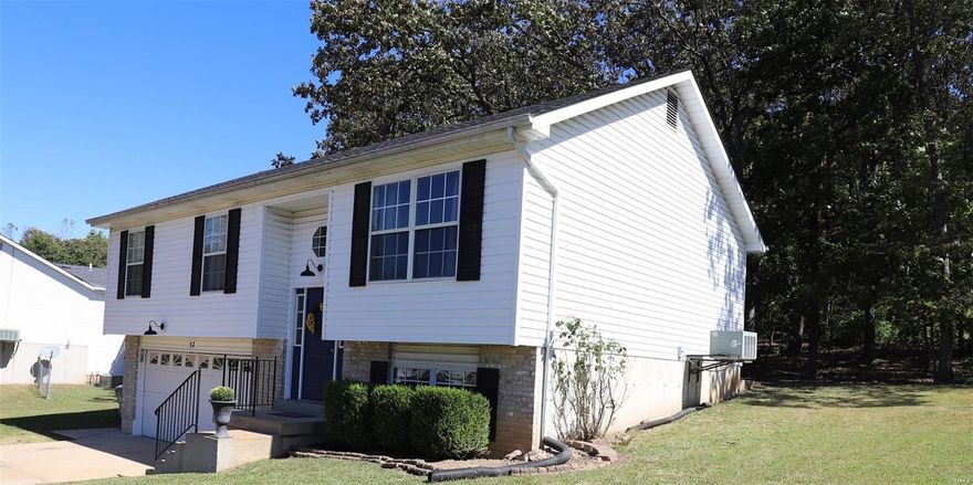 Motivated sellers!!!  Beautiful split level home in the quiet Greenbrier subdivision is the perfect family home! Within minutes of everything, but yet private enough that the back yard boasts a number of oak and other types of trees that make for a peaceful morning while sitting on the back patio with that morning cup of coffee!! Recently remodeled with a new roof, creates such a fresh new and inviting look. This 4 bedroom, 2.5 bath home meets the needs of most families and is such a sweet deal! Nice level lot, room for a basketball goal, easily accessible and when you step inside, it says "Welcome Home"!! 
Sellers are offering a one year home warranty with the sell of the property.
Measurement Disclaimer: All Measurements stated herein are approximate. Square feet and land area measurements are based on county records, all other measurements have been performed by non-qualified personal and may be inaccurate.
