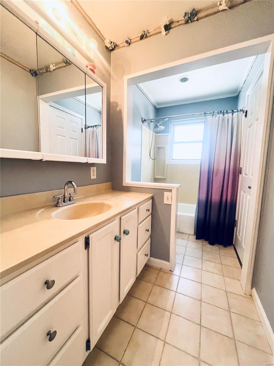 Hazelwood, Missouri 63042, United States, 2 Bedrooms Bedrooms, ,1 BathroomBathrooms,Residential,Pending,3248