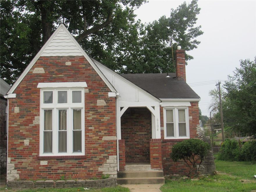 INVESTORS, DON'T MISS OUT ON THIS WELL MAINTAINED 3 BEDROOM 1 BATH HOME WITH SEPARATE LIVING ROOM AND DINING ROOM. HOME IS ALREDY LEASED. TENANT PAYS $800 PER MONTH. GREAT OPPORTUNITY TO IMPROVE ON YOUR CASH FLOW.THIS IS A MUST SEE FOR ALL INVESTORS.