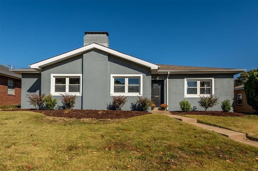 This superstylish 3 bed, 2 bath SouthHamptom Neighborhood ranch has everything! 2 car oversized detached garage, beautiful yard with a new cedar privacy fence, a lovely 3 seasons room with new custom flooring offers tons of natural light. The beautiful kitchen offers custom cabinetry, granite countertops and a drybar with beverage fridge. Super spacious living room/dining area for entertaining. You will certainly want to view this one. Showings starts Saturday, October 29th.
In case multiple offers are received, offers will be reviewed on Monday Evening October 31st. Additional Rooms: Sun Room