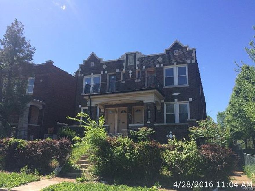 This property is being sold in "as is" condition.  Very large 4 plex with 5 rooms in each unit.  With vision and hard work, this could be a great property to live in and rent the other units or could make a great investment property. This property is eligible under the Freddie Mac First look Initiative through 6/16/2016 -reserved for owner occupant home buyers, including secondary residences and qualified non-profits engaged in community stabilization. SpecialListingConditions: Foreclosure