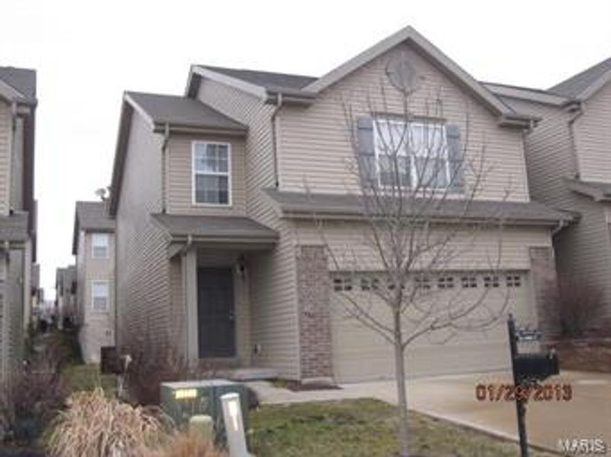 Nicely updated 3 bedroom, 2.5 bath condo for lease in Forder Heights. Over 1700 sqft. Of living space. Beautiful hardwood floors on first floor, updated kitchen with granite counters and lots of open space! Upper level has 3 bedrooms and 2 full baths. Ceiling fans in all bedrooms. Large unfinished LL for lots of storage! 2 car garage attached. Non-smoking property.