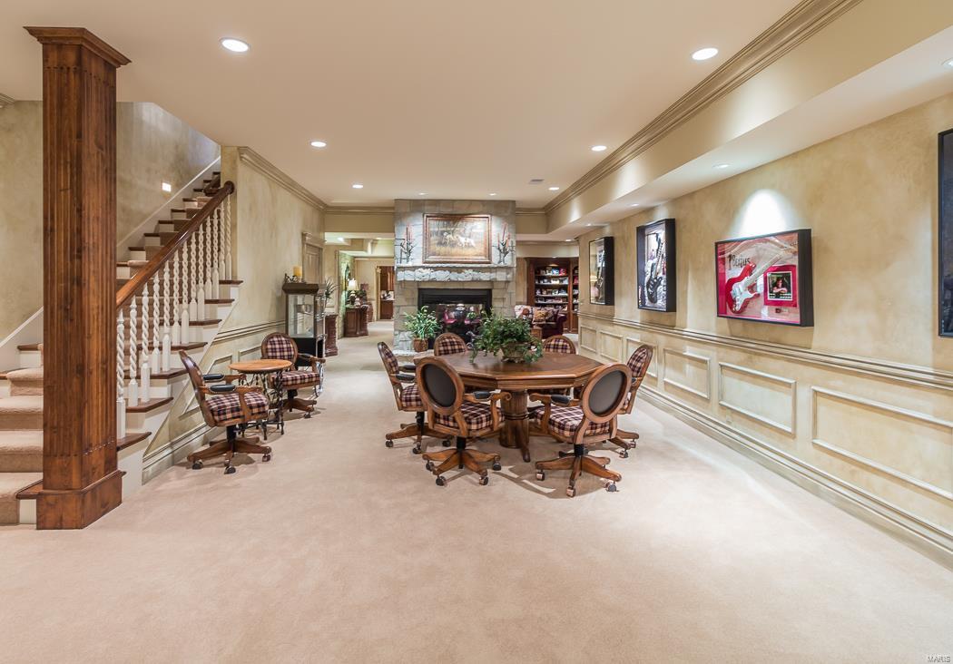 FOX RUN MANORS - Residential