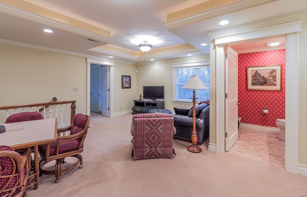 FOX RUN MANORS - Residential