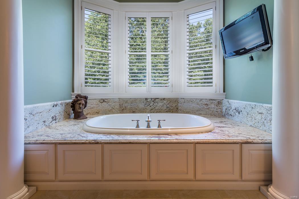 FOX RUN MANORS - Residential