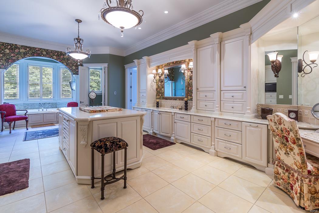 FOX RUN MANORS - Residential