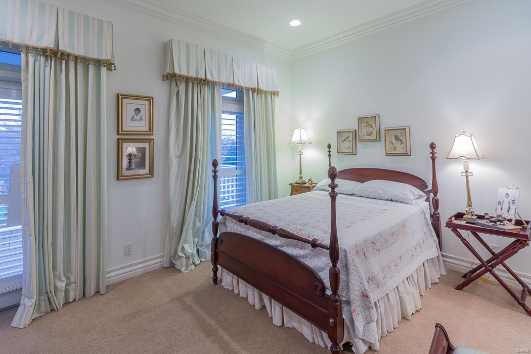 FOX RUN MANORS - Residential