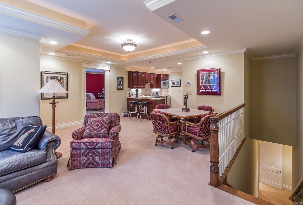 FOX RUN MANORS - Residential