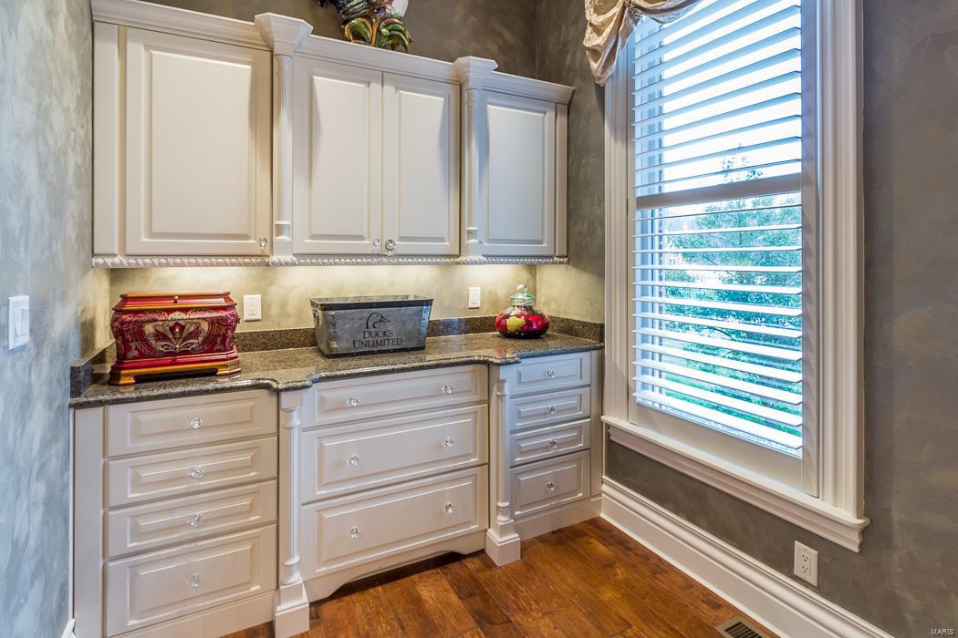 FOX RUN MANORS - Residential