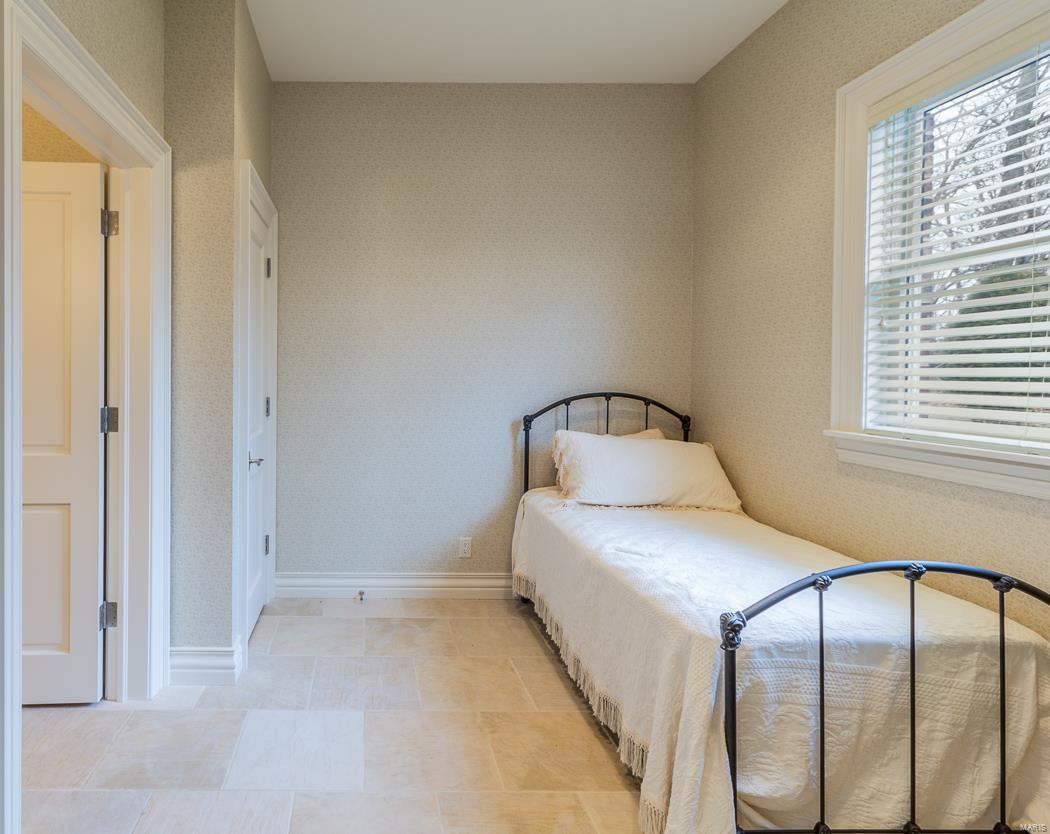 FOX RUN MANORS - Residential