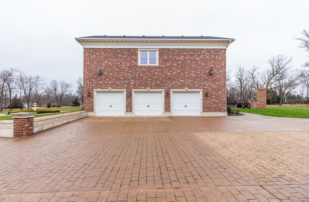 FOX RUN MANORS - Residential