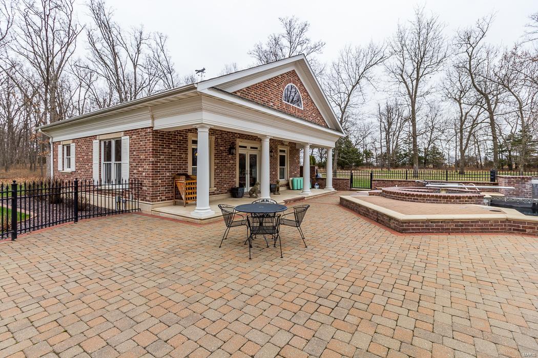 FOX RUN MANORS - Residential