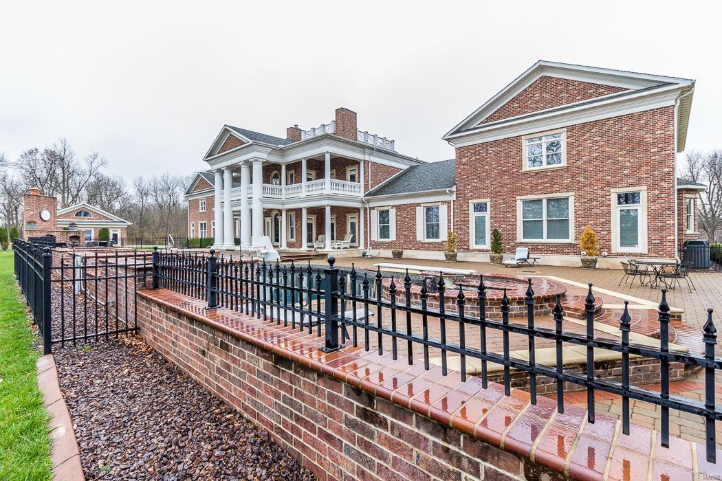 FOX RUN MANORS - Residential