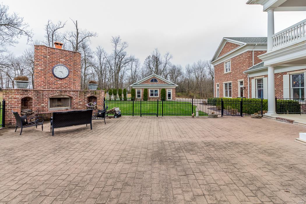 FOX RUN MANORS - Residential