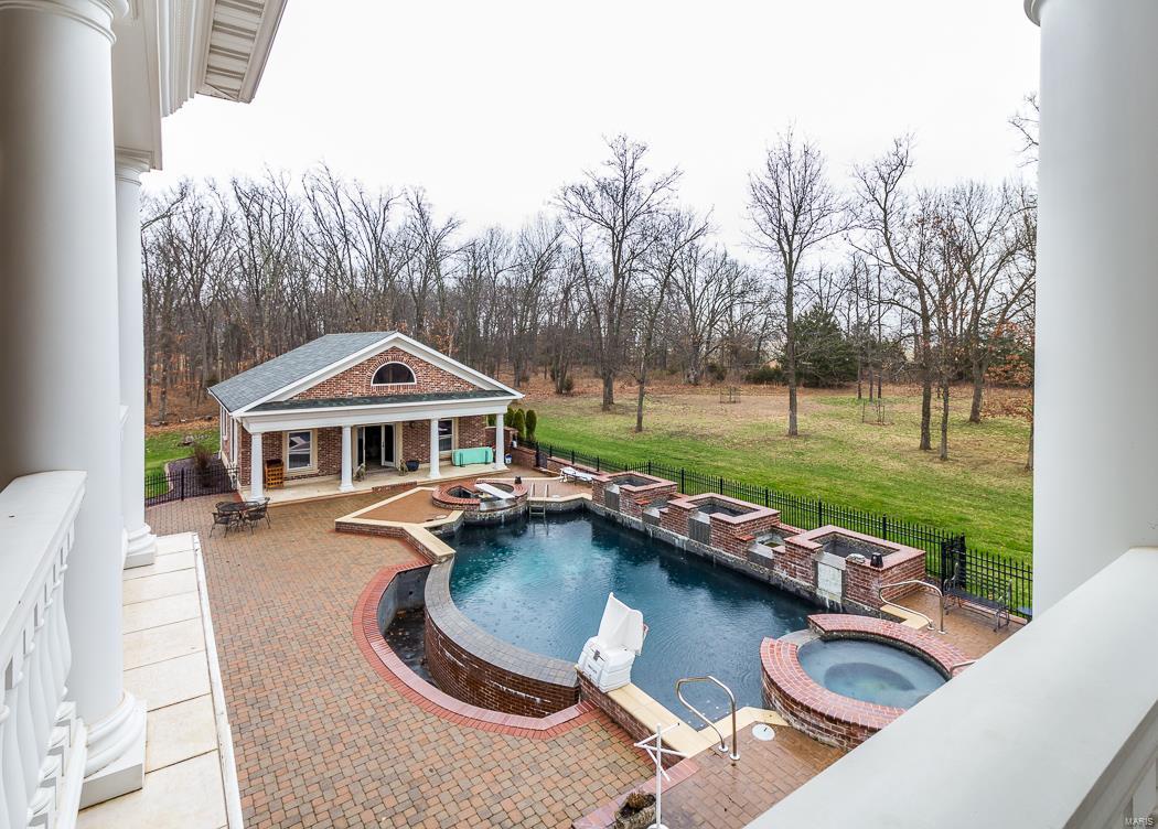 FOX RUN MANORS - Residential