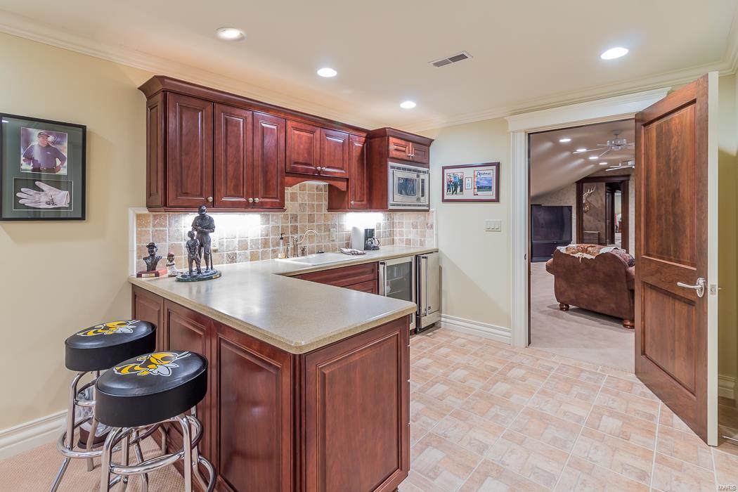 FOX RUN MANORS - Residential