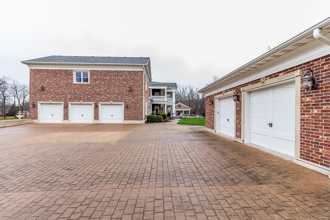 FOX RUN MANORS - Residential