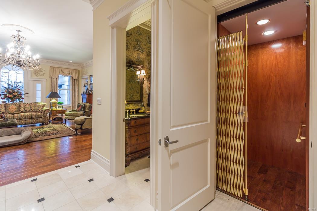 FOX RUN MANORS - Residential